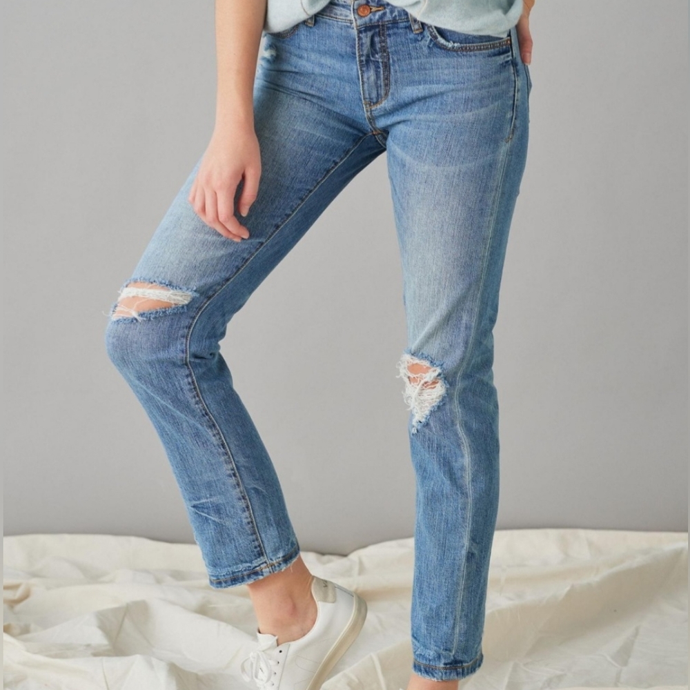 Pilcro Anthropologie Denim Slim Boyfriend Jeans Distressed Size 31 Tall EUC Pant